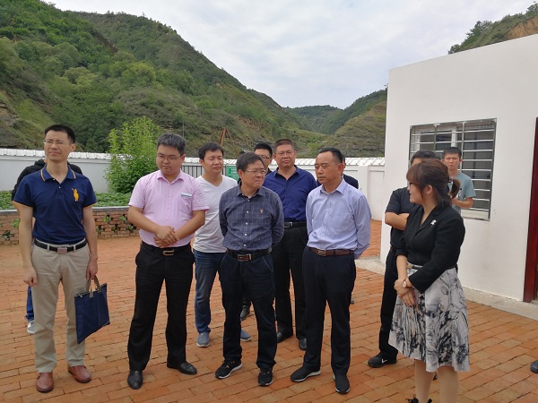 <b>水利部移民司（扶貧辦）勒宏強(qiáng)處長，省水利廳水利水電處處長白鵬翔、延安市水務(wù)局局長張拴林，副區(qū)長楊東和安塞區(qū)水務(wù)局、扶貧局等調(diào)研安塞供水工程</b>